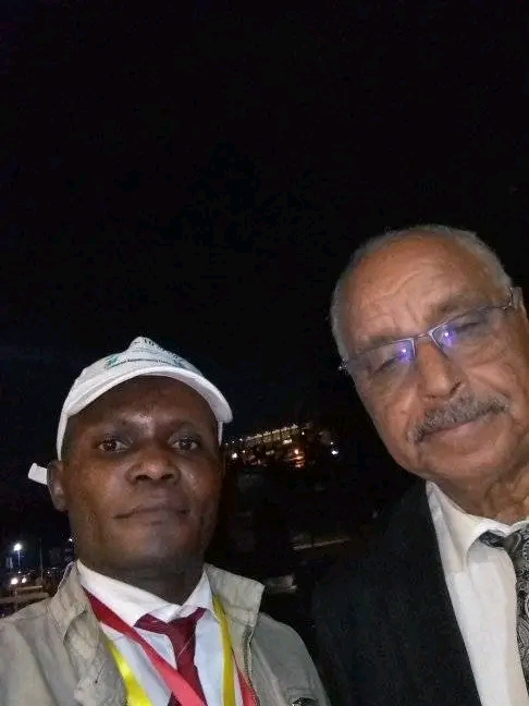 Deux hommes en soirée