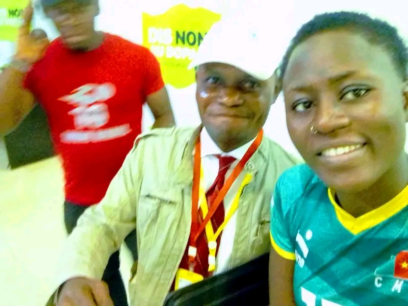 Selfie avec joueuse en maillot vert